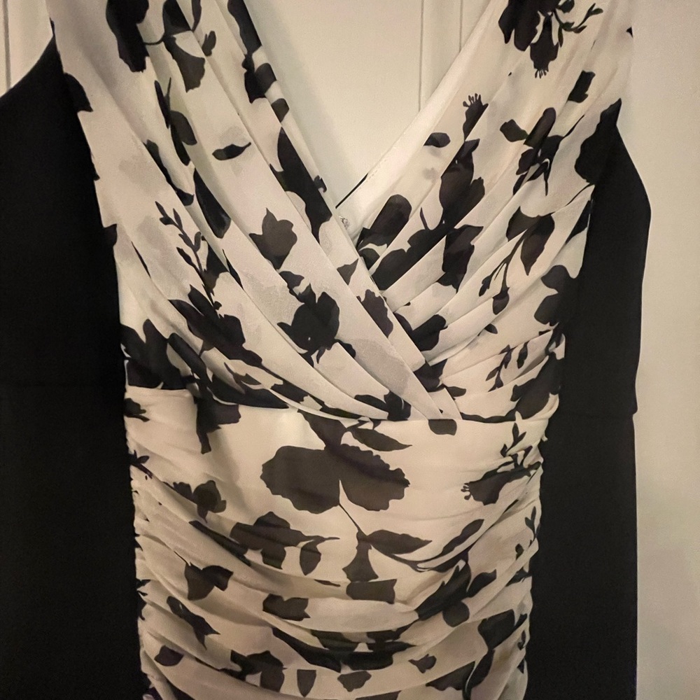 Beautiful White House black market dress. NWT $170 Size 12